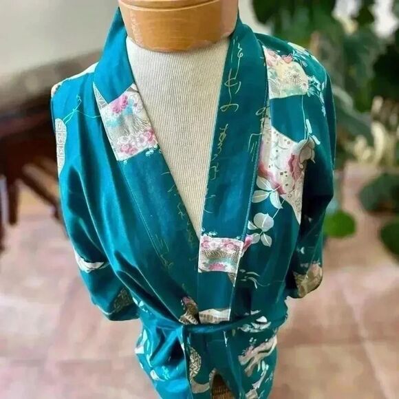 Vintage Kimono from FP Tokyo. Fits like a Med. stunning color looks brand new. - Picture 4 of 10